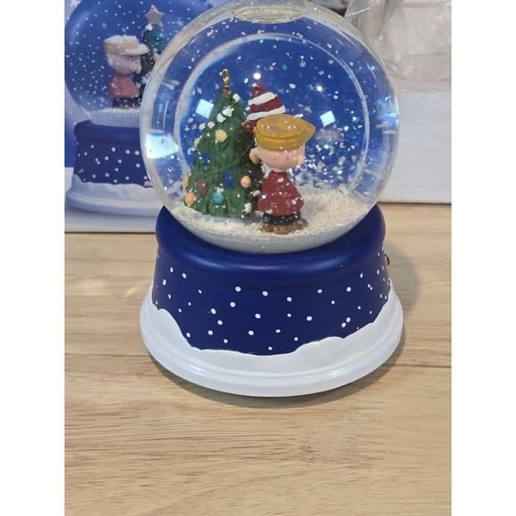 PEANUTS Christmas 50th Anniversary Musical Snow Globe Hallmark Holidays in BOX - Picture 10 of 11